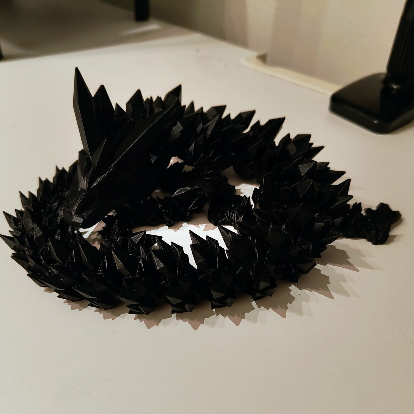 mesmerizing-crystal-articulating-dragon-fidget-toy-3d-printed-stress-relief