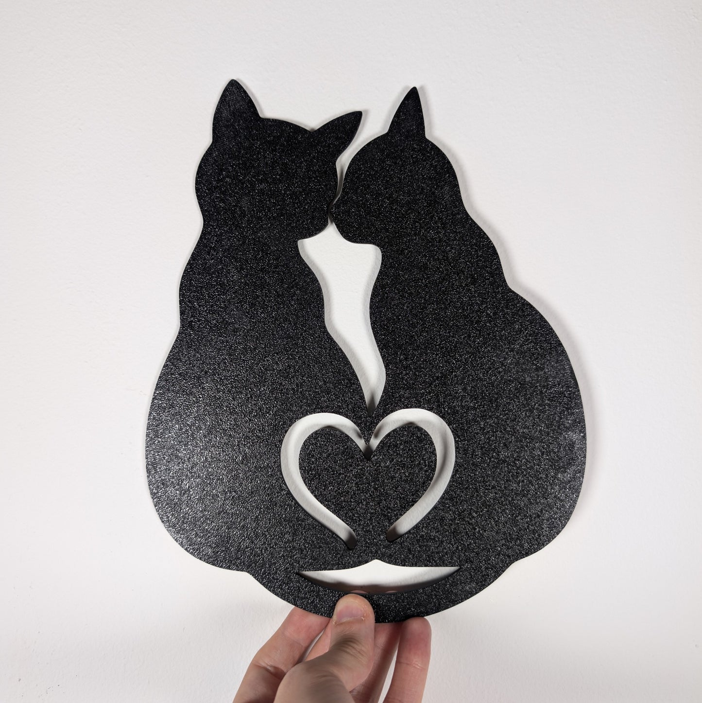 Cats in Love Wall Art – Heart Tails Design | 22cm Round Lightweight Cat Lover Décor | Romantic Feline Wall Hanging | 3D Printed