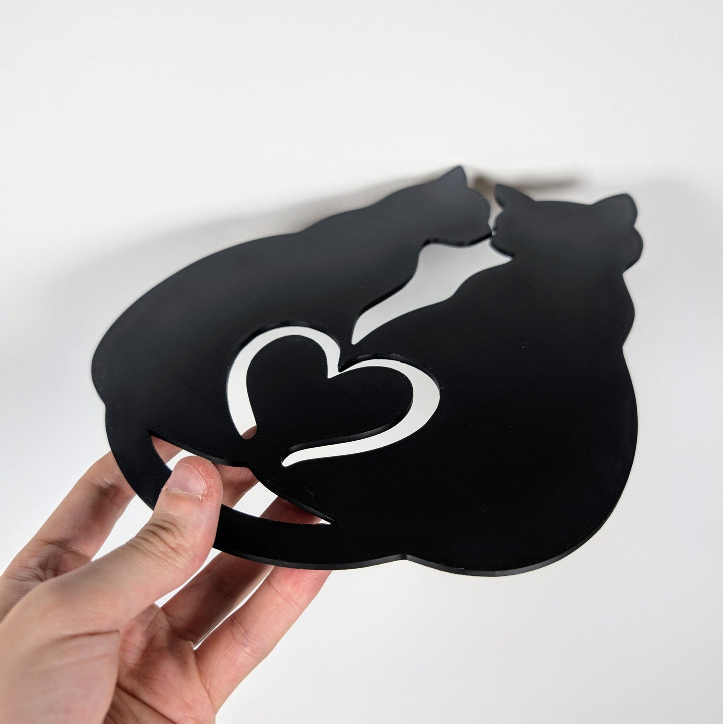 Cats in Love Wall Art – Heart Tails Design | 22cm Round Lightweight Cat Lover Décor | Romantic Feline Wall Hanging | 3D Printed