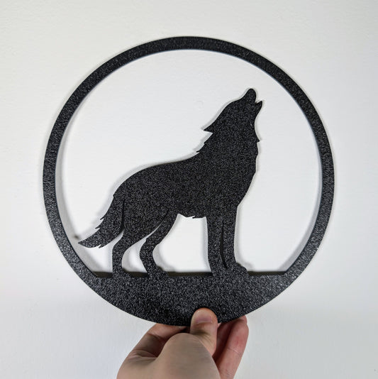 Howling Wolf Wall Art – Moonlit Wilderness Scene | 22cm Round Lightweight Nature Décor | Wild Animal Wall Hanging | 3D Printed