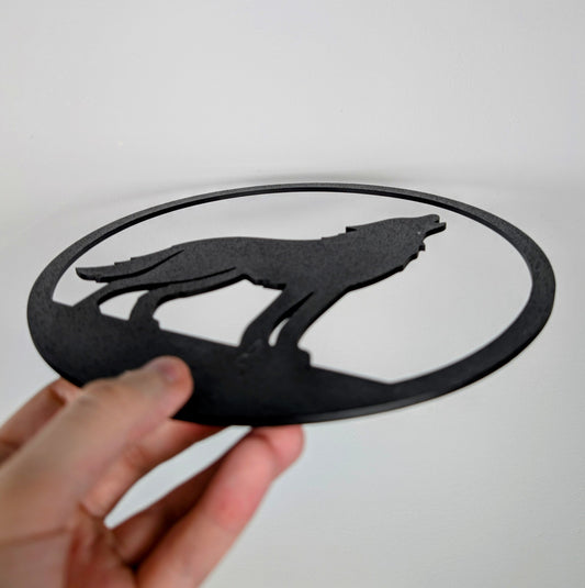 Howling Wolf Wall Art – Moonlit Wilderness Scene | 22cm Round Lightweight Nature Décor | Wild Animal Wall Hanging | 3D Printed