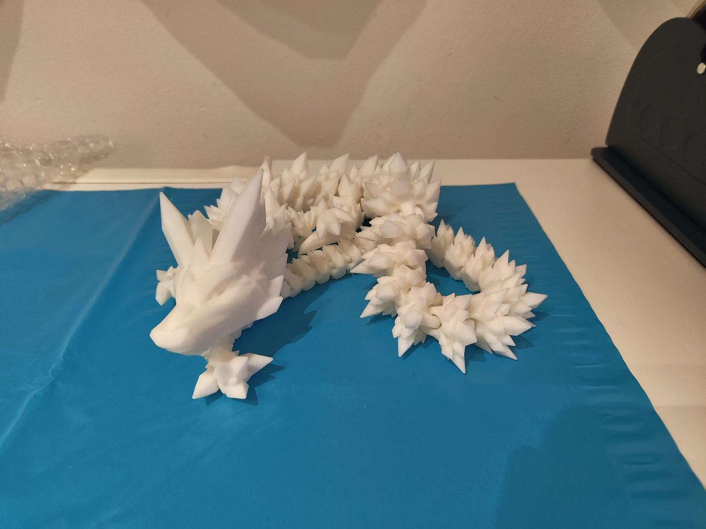 mesmerizing-crystal-articulating-dragon-fidget-toy-3d-printed-stress-relief