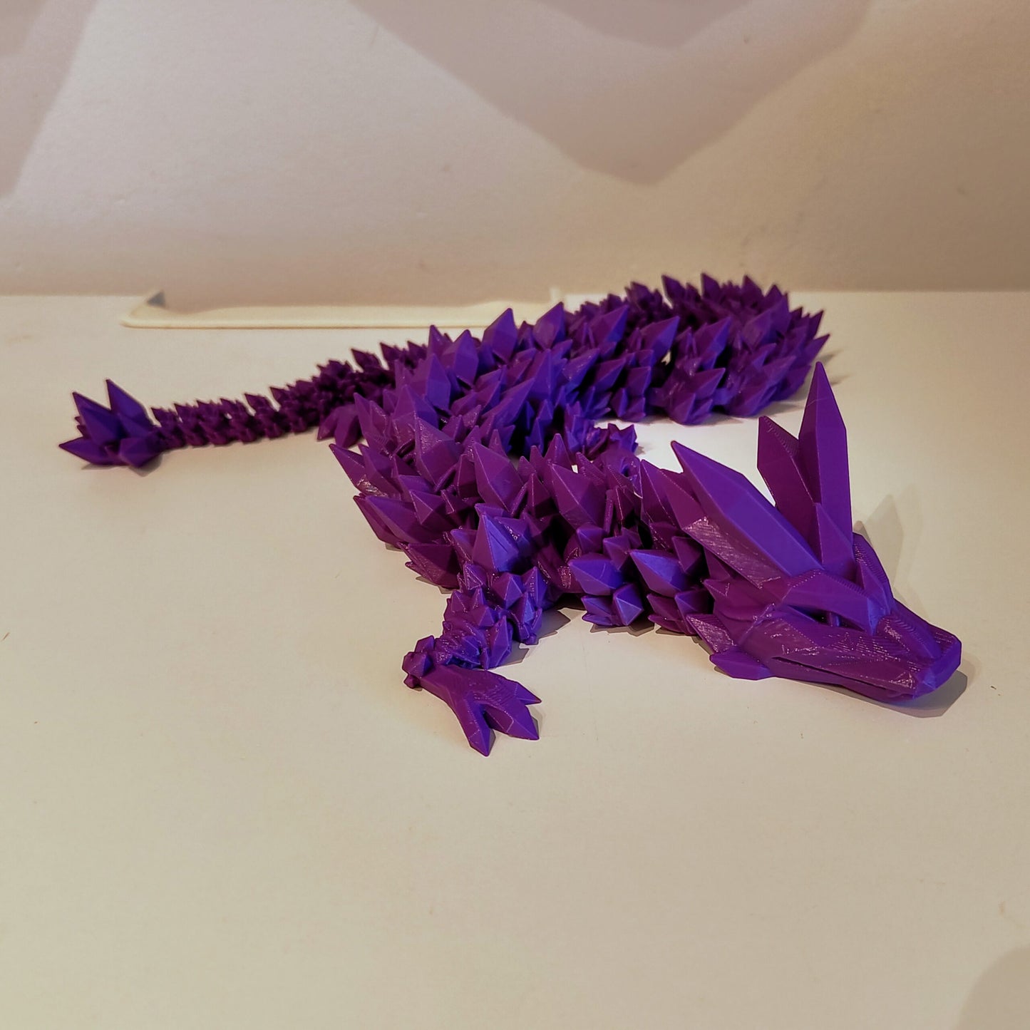 mesmerizing-crystal-articulating-dragon-fidget-toy-3d-printed-stress-relief