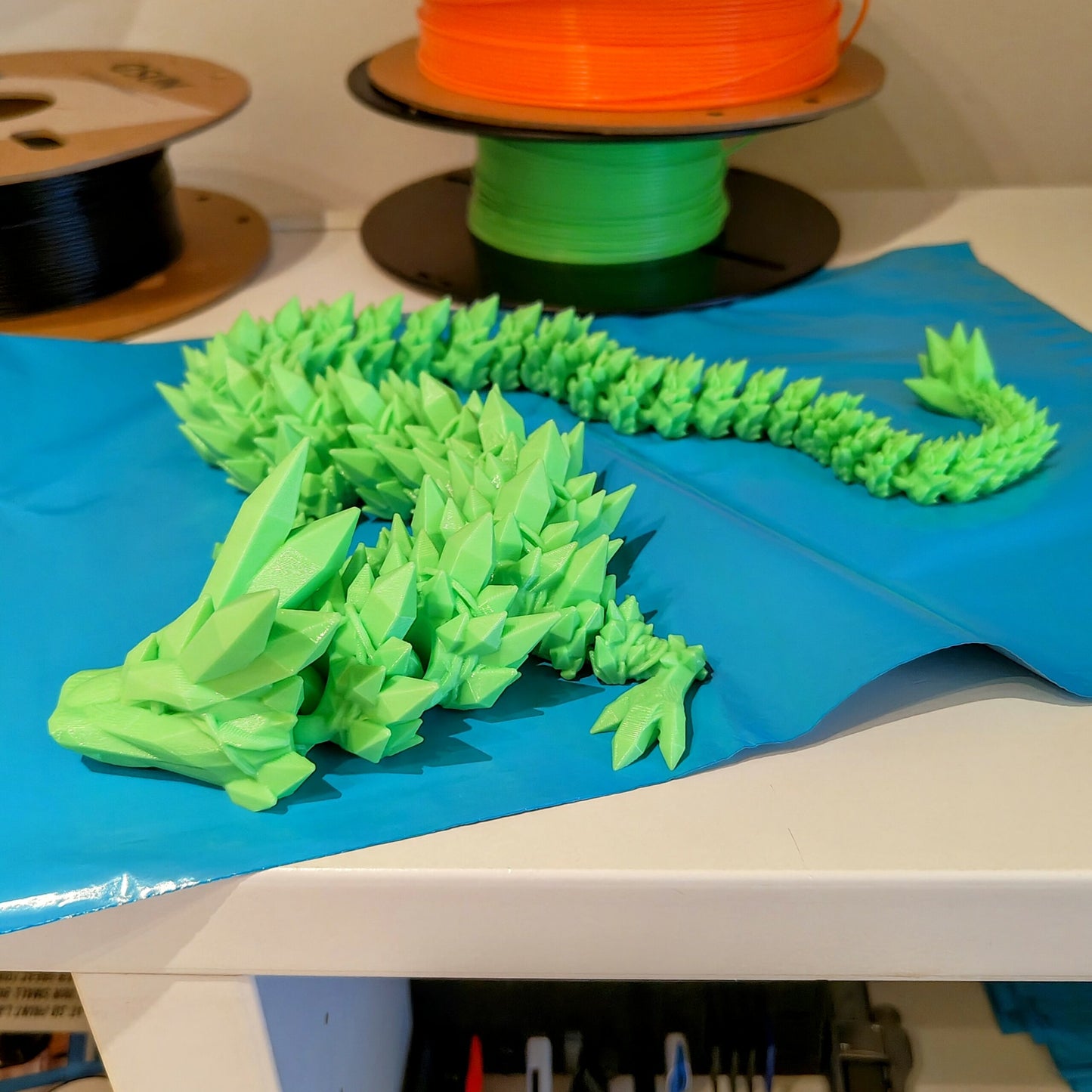 mesmerizing-crystal-articulating-dragon-fidget-toy-3d-printed-stress-relief