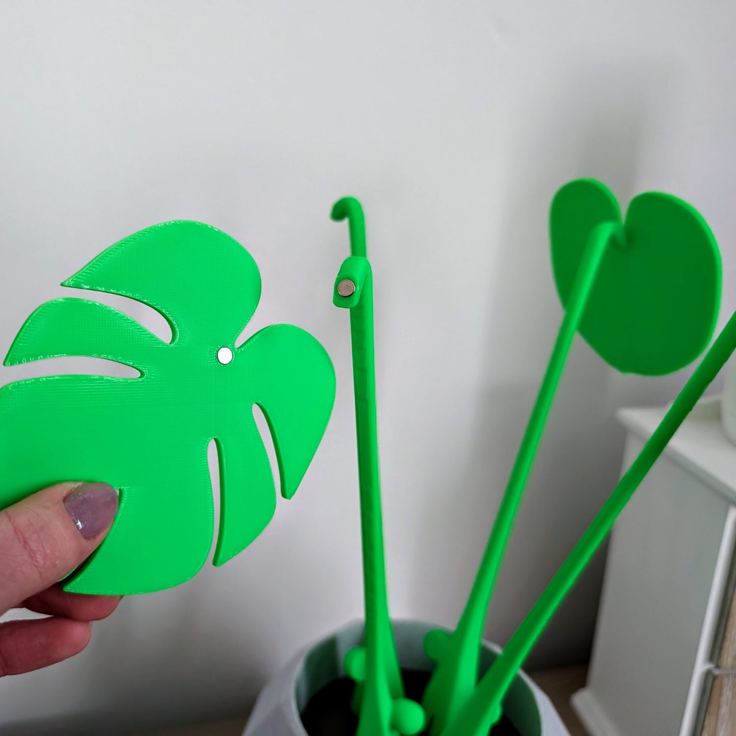 monstera-leaf-coasters-(set-of-4)-eco-friendly-3d-printed-with-magnetic-stems