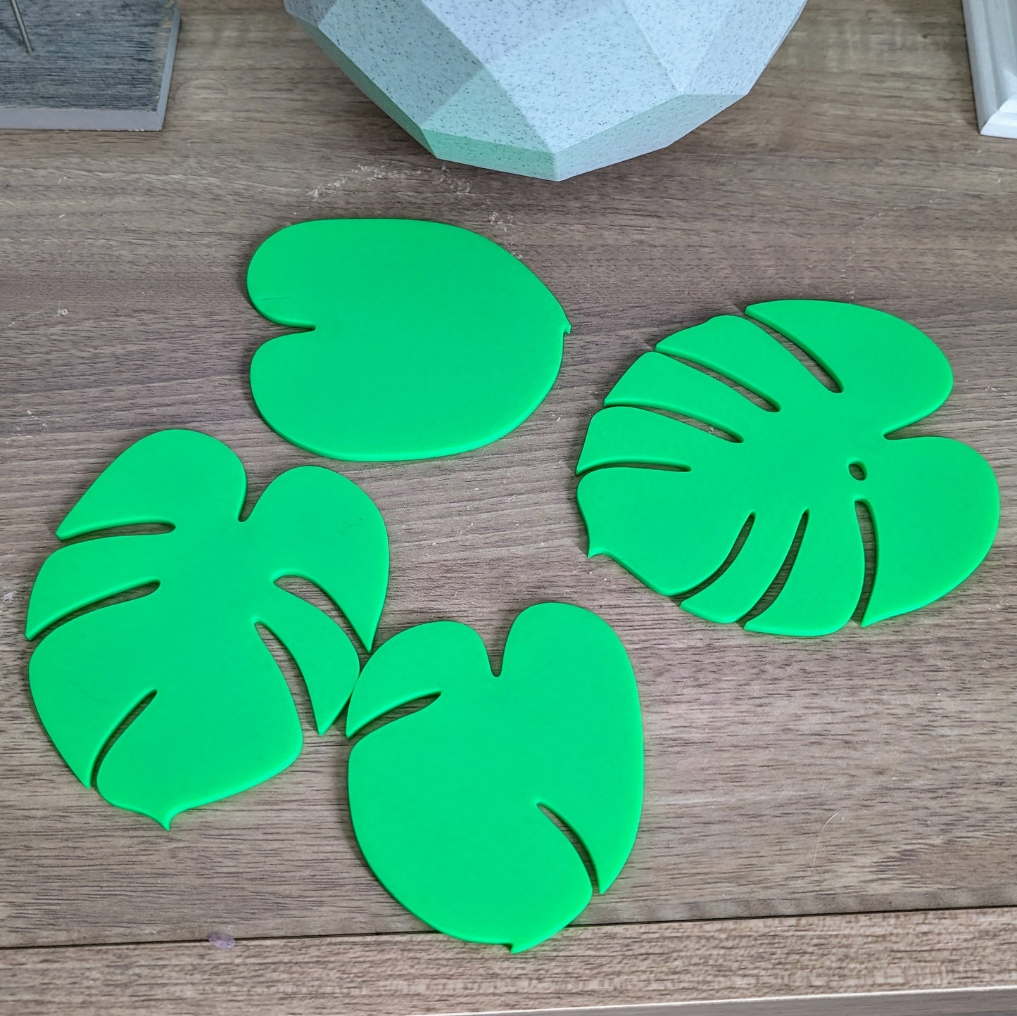 monstera-leaf-coasters-(set-of-4)-eco-friendly-3d-printed-with-magnetic-stems