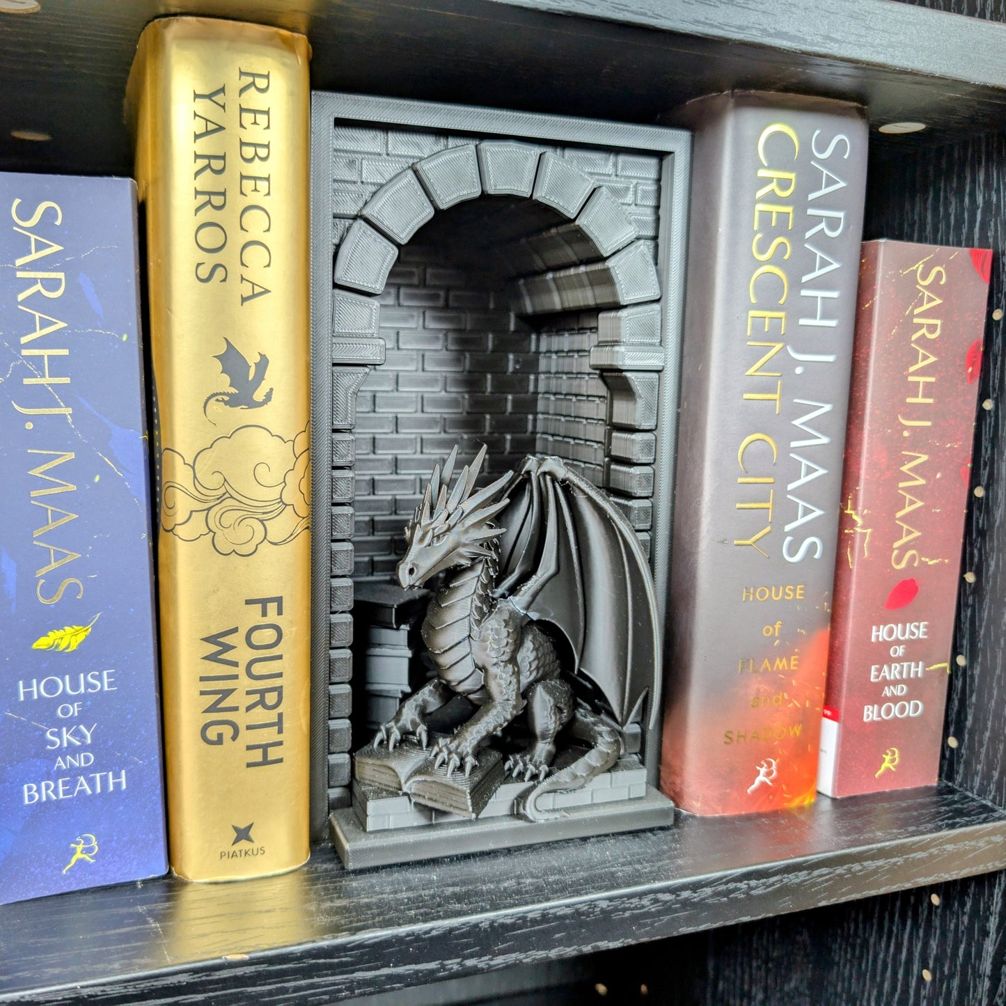 Dragon Book Nook | 3D Printed Bookshelf Insert | Black Gothic Fantasy Décor | Dragon with Books | Magical Bookshelf Accessory | DnD Book Nook Décor