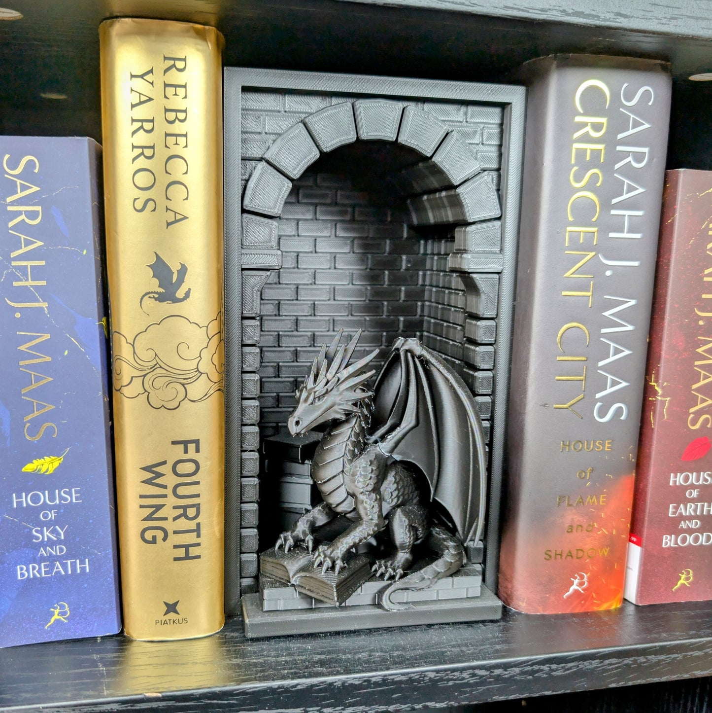 Dragon Book Nook | 3D Printed Bookshelf Insert | Black Gothic Fantasy Décor | Dragon with Books | Magical Bookshelf Accessory | DnD Book Nook Décor