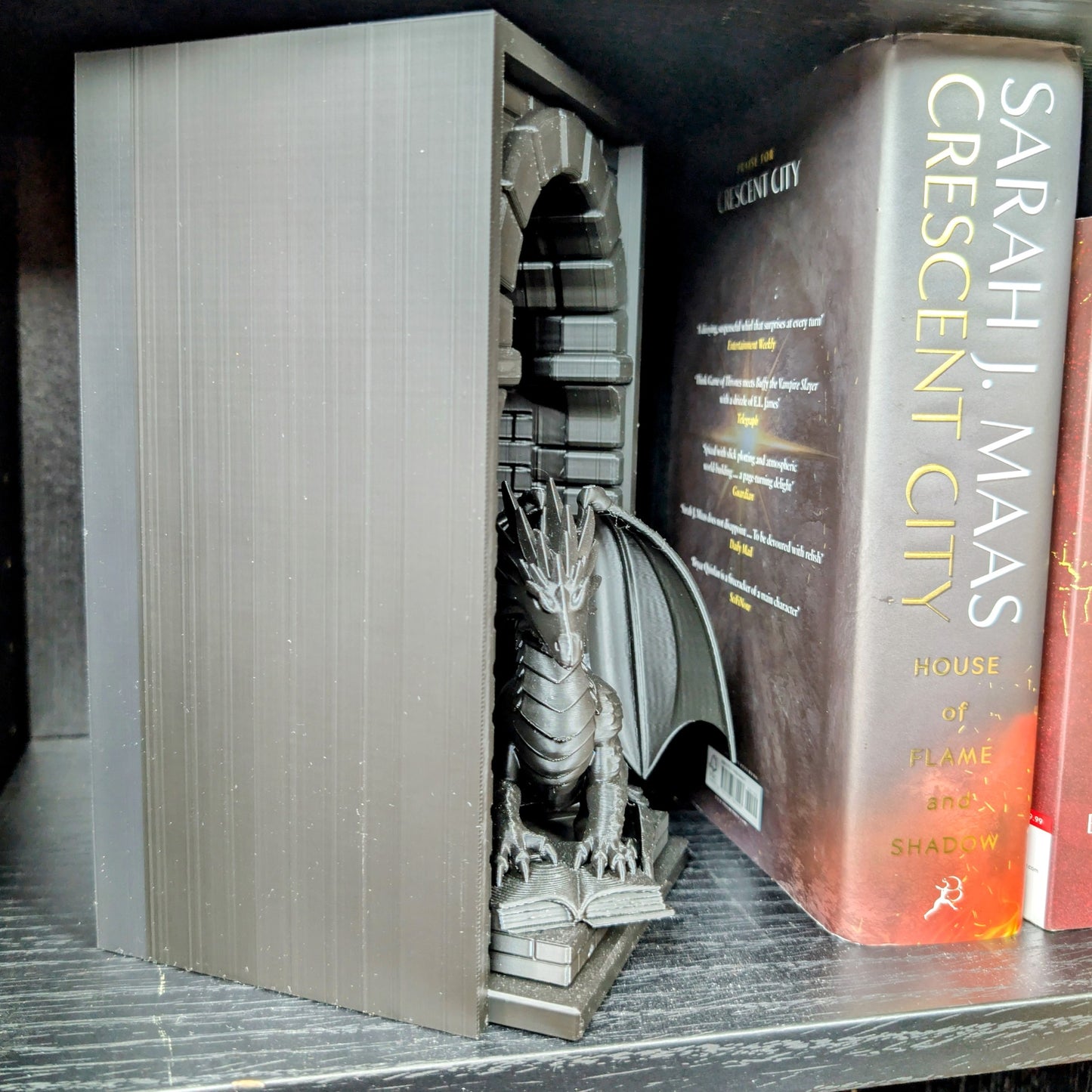 Dragon Book Nook | 3D Printed Bookshelf Insert | Black Gothic Fantasy Décor | Dragon with Books | Magical Bookshelf Accessory | DnD Book Nook Décor