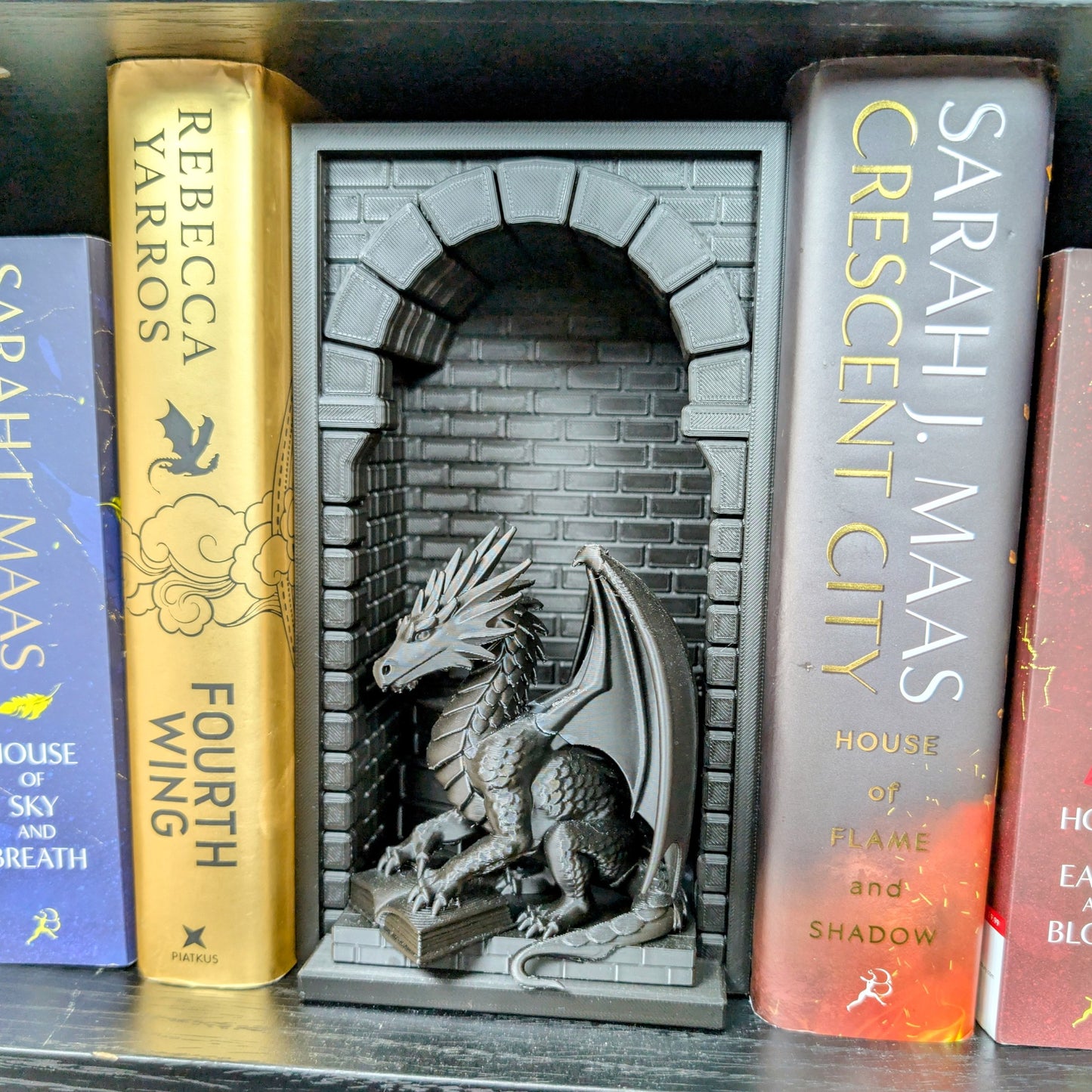 Dragon Book Nook | 3D Printed Bookshelf Insert | Black Gothic Fantasy Décor | Dragon with Books | Magical Bookshelf Accessory | DnD Book Nook Décor