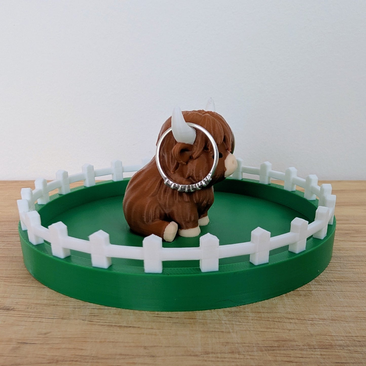 Highland Cow Jewellery Ring Dish with Fence | Cute Farm Animal Earring Holder | 3D Printed Cow Ring Tray Organizer for Desk or Vanity
