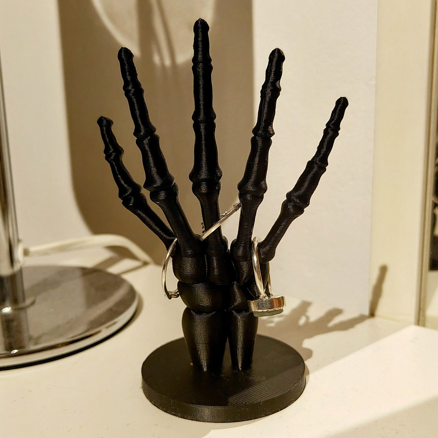 3d-printed-skeleton-hand-jewelry-ring-holder