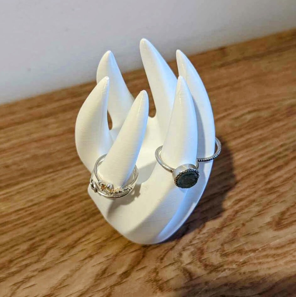 swirly-jewellery-ring-holder-unique-3d-printed-décor