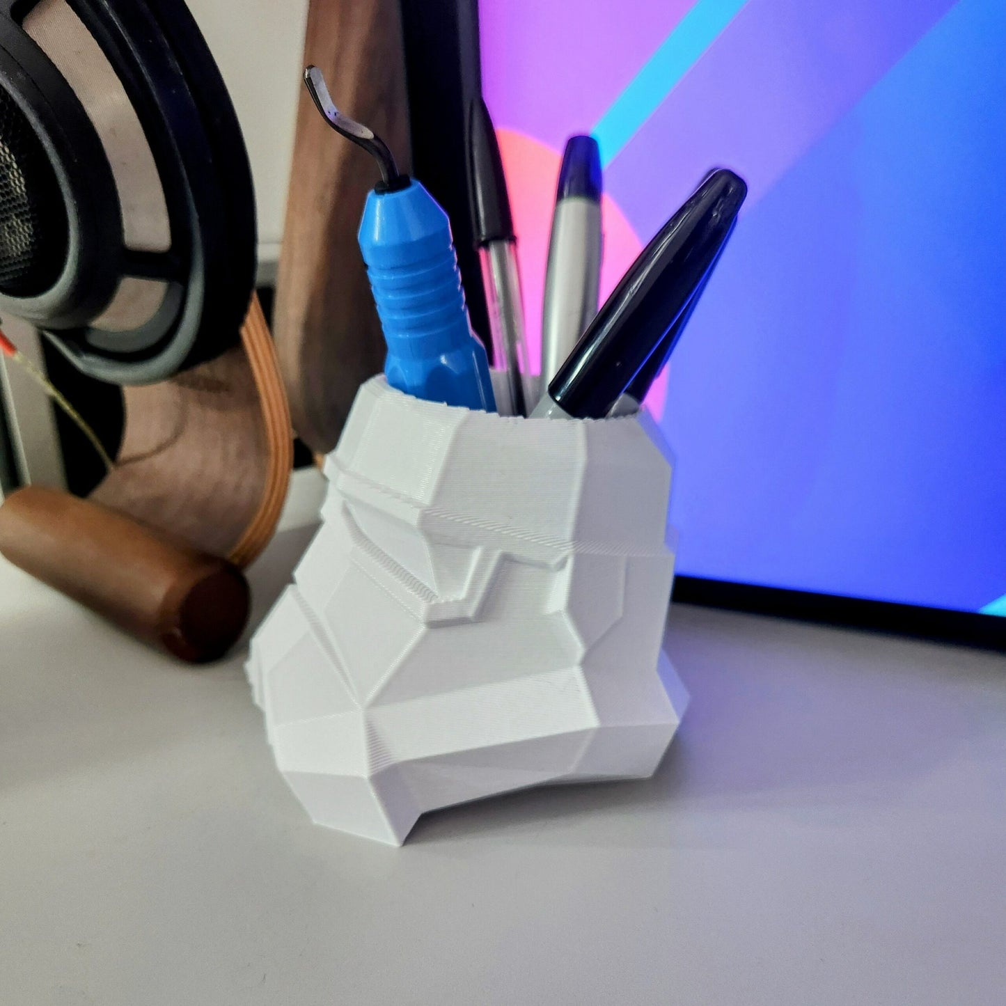 3d-printed-low-poly-stormtrooper-pencil-holder
