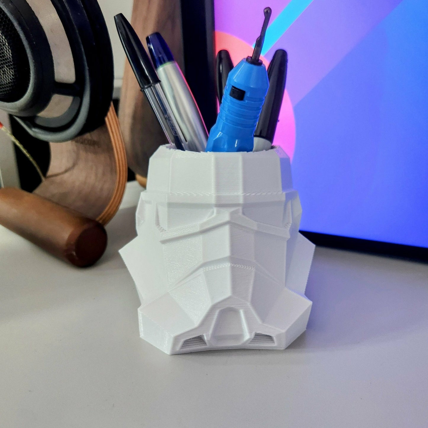 3d-printed-low-poly-stormtrooper-pencil-holder