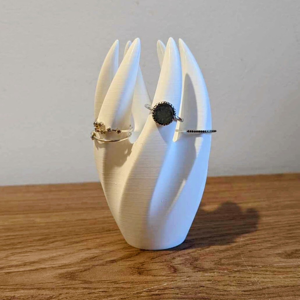 swirly-jewellery-ring-holder-unique-3d-printed-décor